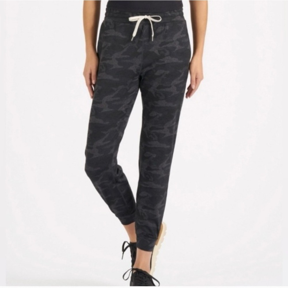 Vuori Camo Performance Jogger Sweatpant Womens Black Gray Athletic Loungewear‎